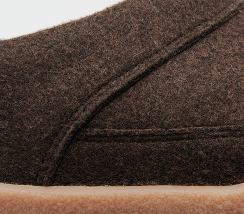 Close-up of the material on the KURU Footwear DRAFT Women's Slipper in CocoaBrown-Gum