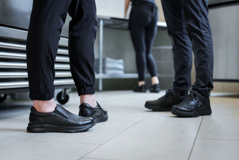 Explore our guide to the best shoes for restaurant and food service, focusing on slip resistance, support, and all-day comfort for fast-paced kitchen and dining environments.